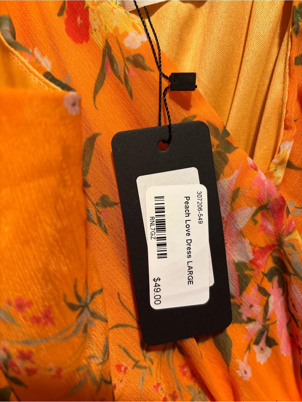 Dress neckline close-up - Picture 4 of 5